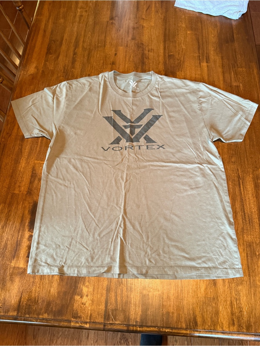 Vortex men’s XL Graphic Tee in drab green